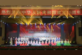 高质量发展看山西国企：华新燃气集团举行庆祝中华人民共和国成立75周年文艺汇演图片