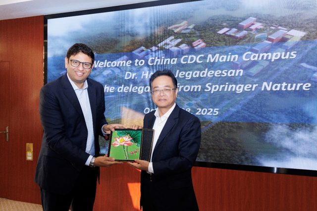 施普林格·自然首席出版官哈什·杰加迪桑博士一行访问我中心