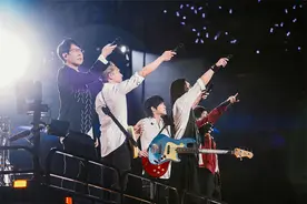 五月天香港开唱 感恩当年任贤齐提携图片