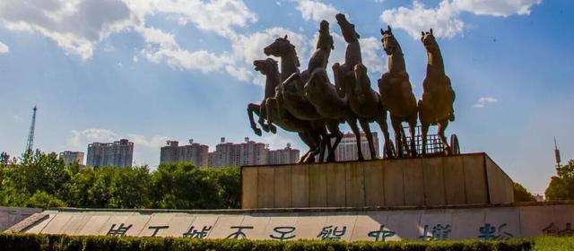 最近，洛阳人都在钻商场，怎么回事？