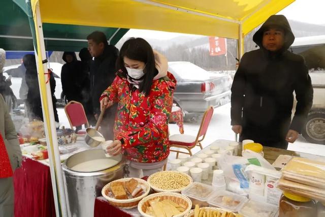 “冰雪+温泉”盛装迎客 浪漫经济焕发新活力