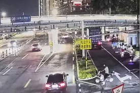 椰视频 | 负全责！海口一大货车司机驾车撞限高杆后逃逸图片