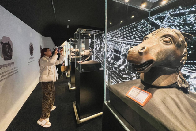 北京：艺术展亮相商场 商业空间变身城市文化消费新载体