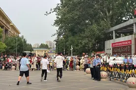 高考首日，聊城5.3万余名学子自信迎战人生大考图片