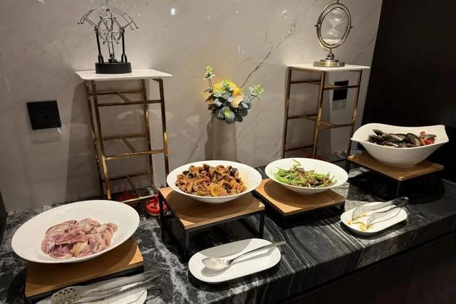 洲际行政酒廊的天花板，是这家？