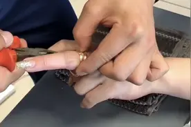 杭州女子的宝格丽戒指，刚戴上就卡到手肿！消防帮忙“一剪没”图片