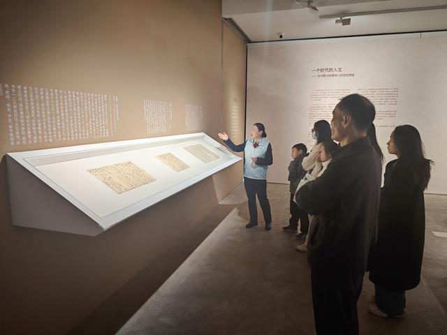 第40个国际志愿者日，文旅“志愿红”温暖江城