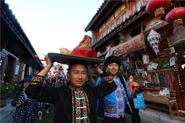 接着奏乐接着舞~周末“彝”起来狂欢！丨在云南样样好