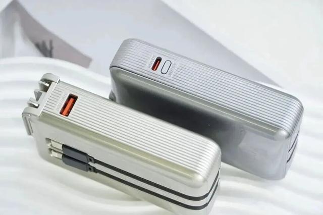 对不起，我把你未来的充电宝提前发明了……