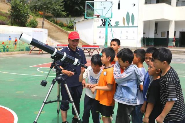 鲁甸县科协暑期科普大篷车走进乡村校园 点燃青少年科学梦想