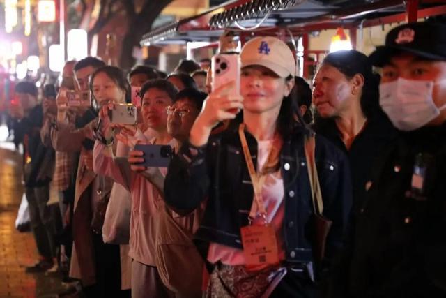 国内外3000余名图书馆人点亮榆林卫城之夜