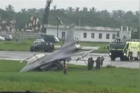 邱国正称台军要“战至一兵一卒”  蔡正元：让台湾毁在你们手上吗？举白旗吧！图片