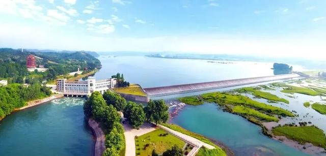 秋游六安看彩林 冬来滑雪泡温泉