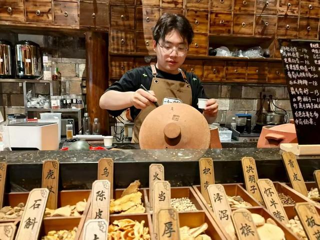 采风问俗探崇仁：千年古镇绘就非遗文化与青年活力新画卷