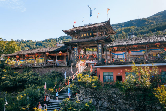 羌风古韵喜迎客 羌寨日子富起来