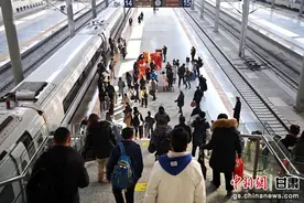 春运启幕兰铁局推KTV等特色车厢让旅客体验旅途“夜生活”图片