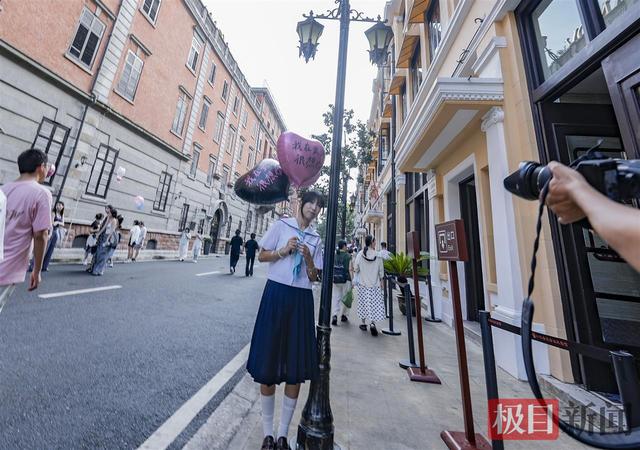 降温后，武汉的街头更热闹了