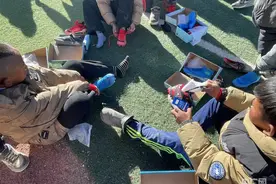 从约定到开赛：高原上的足球赛之约温暖震后灾区图片