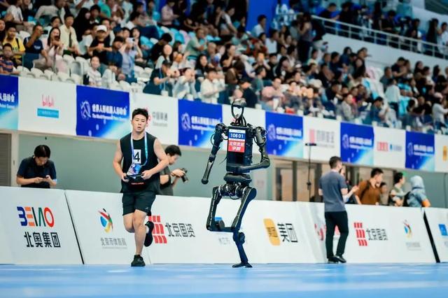 在“冰丝带”，机器人们开了场运动会！