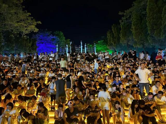 双节同庆 乐享三水丨创新高！三水森林公园化身“不夜城”，单日客流超5000人次
