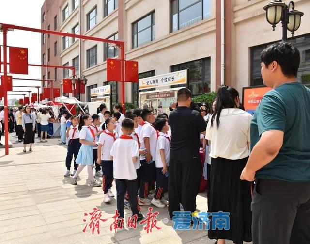 走出课堂，触摸信仰！“行走的思政课”让红色基因活起来