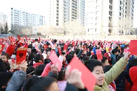 育秀小学新学期里的中国范儿图片