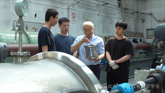 力学引领，创新问鼎 | 黑龙江省力学学会庞宝君教授团队斩获中国国际大学生创新大赛（2025）全国总决赛金奖！