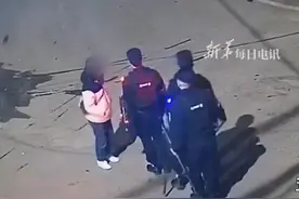 “后面那个人是不是在跟着我？”最害怕的时候，她看到三个人图片