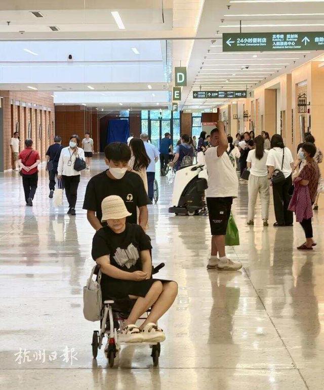 女子确诊白血病，男友为给她签字试药坚持领证结婚：她现在只有我了，这是她唯一活下去的机会