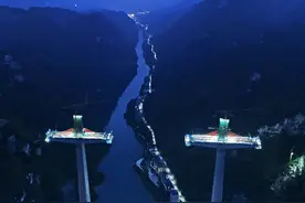 重庆彭水：大桥建设如火如荼图片