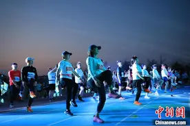 山东全民健身氛围浓 “体育夜市”激发城市活力图片