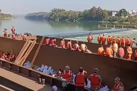 肇庆3人坐船钓鱼遇难，当地消防：遇水域沸腾线翻船图片