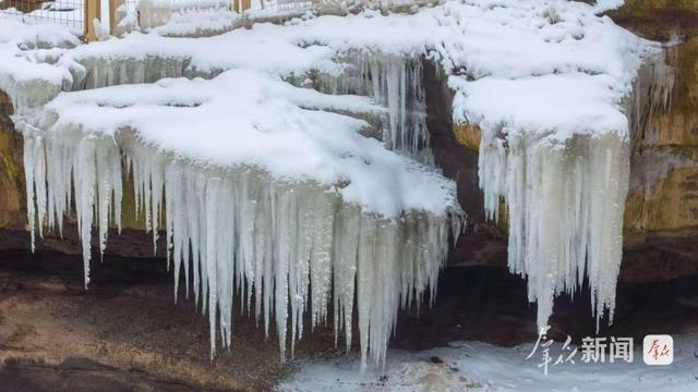 陕西黄河壶口瀑布迎来2026年第一场雪景