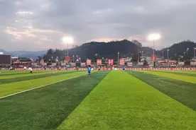 贵州“村超”白衣战士：只守护 不出场图片