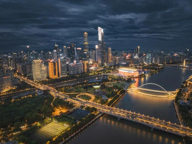 宝藏公交，移动的风景画廊