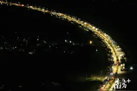 数千名货车司机因“摩羯”滞留徐闻，在安置点等待台风过去图片