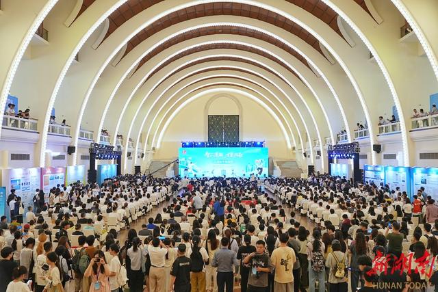 湖南赴上海揽才把C位让给高校学子
