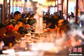 （新春走基层）福建晋江侨乡村宴热闹开席图片