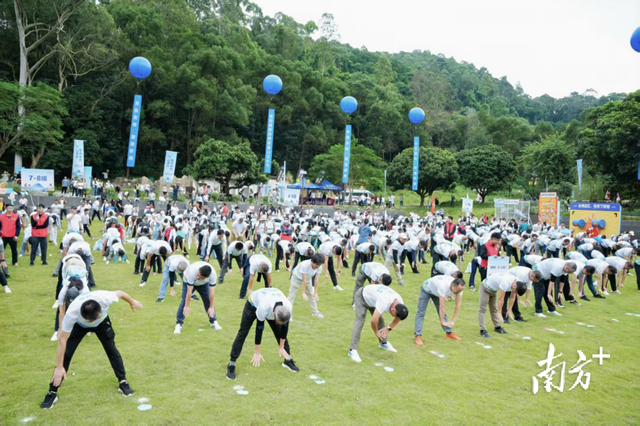 齐登“东莞第一峰”！谢岗镇第四届银瓶登山文化节启幕