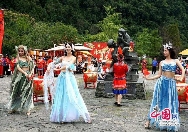 武陵源索溪峪街道联合黄龙洞景区共绘同心画卷