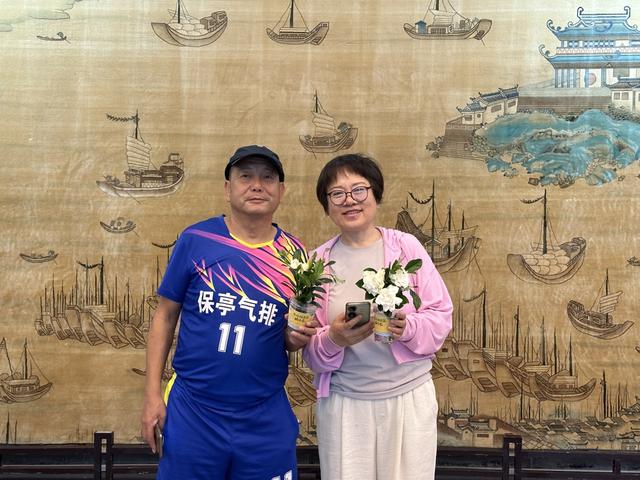 大雨挡不住热情，武汉博物馆百份栀子花“秒光”