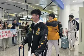 满屏都是大长腿！CUBAL东南赛区22日打响，参赛球队陆续抵达普陀图片