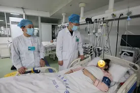 凶险！19岁女孩出现“大白肺” ECMO设备极速驰援……图片