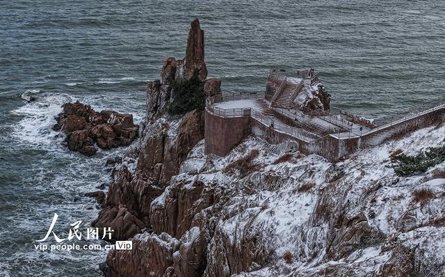 山东荣成：冰雪为墨 冬景如画