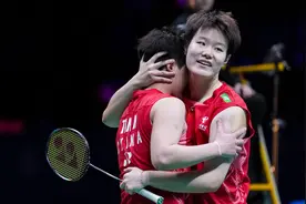 羽毛球亚锦赛：刘圣书/谭宁夺得女双冠军图片