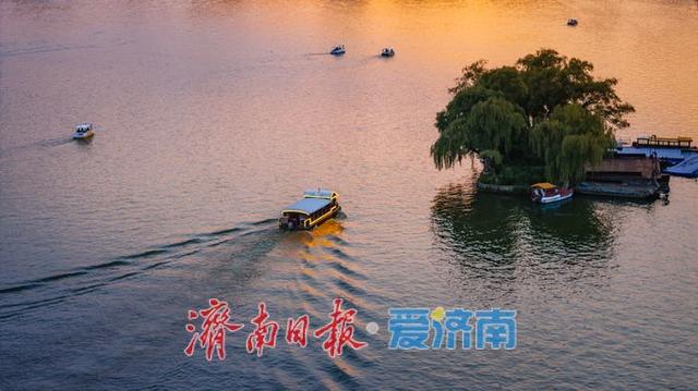 一年四季 泉在济南丨大明湖暮色浸染，定格泉城浪漫