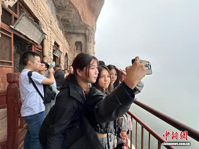 台青烟雨相约天水麦积山 对话千年石窟悟匠心