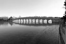 颐和园南湖岛迎最热闹时刻 “金光穿洞”引市民竞相打卡图片