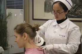 外籍学生沉浸式体验中国“功夫”图片