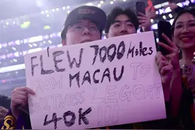 💛中国澳门球迷：我飞了7000英里来到现场见证“山羊詹”40K！图片